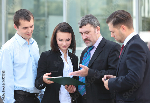 Photo: Business people discussing. Everyday setting Business people discussing. Everyday setting
