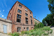 Foto: Old abandoned building against blue sky in summer day Old abandoned building against blue sky in summer day
