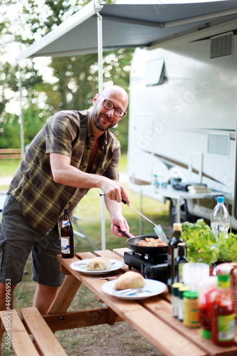 Photo: Essen auf dem Campingplatz Essen auf dem Campingplatz