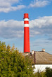 Foto: Red factory chimney against blue sky Red factory chimney against blue sky