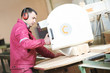 Foto: closeup carpentry wood cross cutting closeup carpentry wood cross cutting