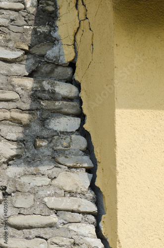 Photo: Distacco murario da sisma Distacco murario da sisma
