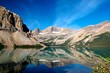Foto: Quiet scenery of Bow Lake with the Rocky Mountains reflecting Quiet scenery of Bow Lake with the Rocky Mountains reflecting