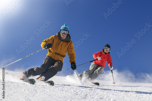 Photo: elegant skifahren auf der Piste elegant skifahren auf der Piste