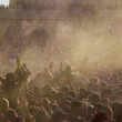 Foto: "USA, Utah, Spanish Fork, Crowd at Hindu Festival of Colors" "USA, Utah, Spanish Fork, Crowd at Hindu Festival of Colors"