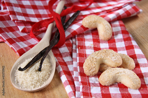 Photo: vanillekipferl und vanillezucker vanillekipferl und vanillezucker