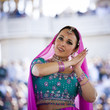 Photo : "USA, Utah, Spanish Fork, portrait of mid adult dancer in traditional clothing performing on stage" "USA, Utah, Spanish Fork, portrait of mid adult dancer in traditional clothing performing on stage"