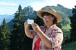 Frau fotografiert