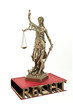 Justitia mit Gesetzbuch und Recht