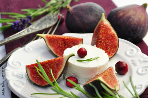 Photo: Schafskäse mit Feigen Schafskäse mit Feigen