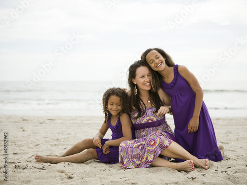 Photo: "USA, California, Los Angeles, Portrait of mother with daughters (6-11) on beach" "USA, California, Los Angeles, Portrait of mother with daughters (6-11) on beach"