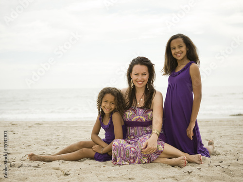Photo: "USA, California, Los Angeles, Portrait of mother with daughters (6-11) on beach" "USA, California, Los Angeles, Portrait of mother with daughters (6-11) on beach"