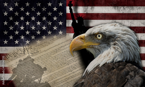 Photo: Bandera de Estados Unidos de América y símbolos de su democracia Bandera de Estados Unidos de América y símbolos de su democracia