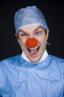 Foto: surgeon wearing a creepy clown nose surgeon wearing a creepy clown nose