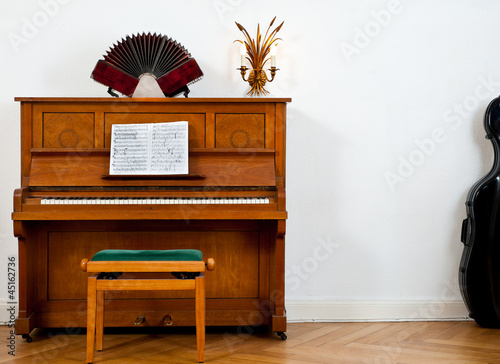 Photo: Piano, bandoneon and cello Piano, bandoneon and cello