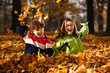 Foto: Kids playing in autumn park Kids playing in autumn park