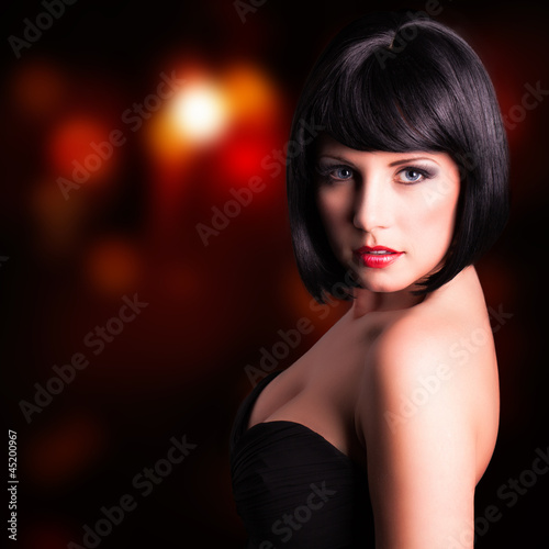 Photo: attraktive schwarzhaarige Frau attraktive schwarzhaarige Frau
