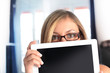 Femme tablette tactile