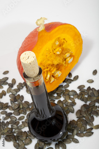 Photo: OIL OF PUMPKIN © Herby Meseritsch OIL OF PUMPKIN © Herby Meseritsch