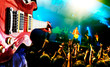 fondo de musica.Guitarrista y publico
