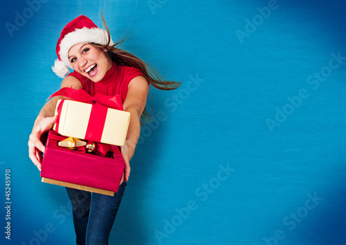 Photo: missis santa 15_2/Santagirl überreicht Geschenke missis santa 15_2/Santagirl überreicht Geschenke