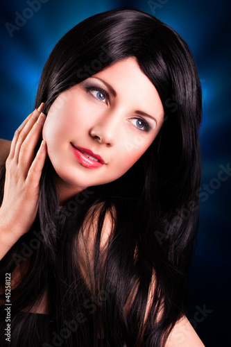 Photo: attraktive schwarzhaarige Frau attraktive schwarzhaarige Frau