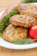 Foto: Close up of meatballs with dill and tomatoes on a plate Close up of meatballs with dill and tomatoes on a plate