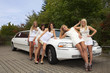 Junge Damen in Party Laune, Stretch Limousine