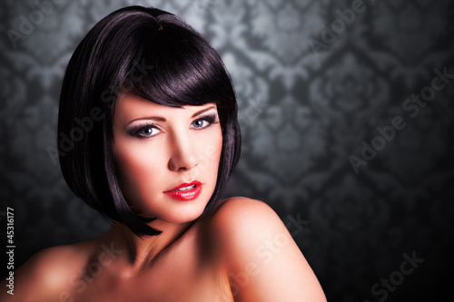 Photo: attraktive schwarzhaarige Frau attraktive schwarzhaarige Frau