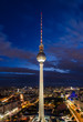 Fernsehturm Berlin Alexanderplatz zur blauen Stunde