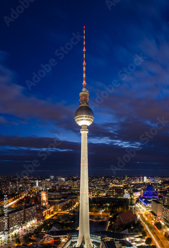 Photo: Fernsehturm Berlin Alexanderplatz zur blauen Stunde Fernsehturm Berlin Alexanderplatz zur blauen Stunde