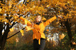 Frau im Herbst