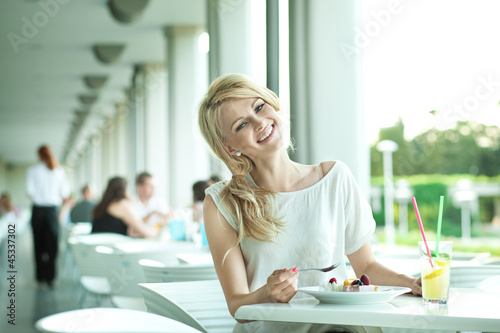 Photo: Smiling young woman Smiling young woman