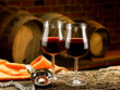 bicchieri di vino rosso e tastevin ambientati