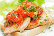 Putensteak mit Tomatensugo