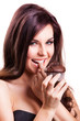 junge attraktive Frau mit Muffin