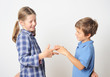Kinder knobeln