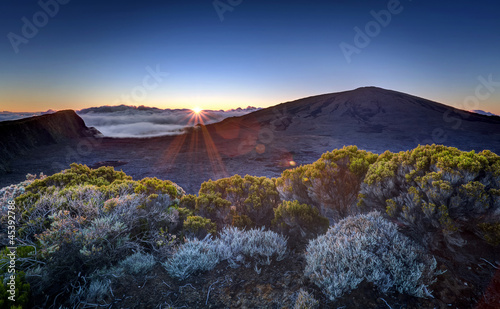 Photo: Aube sur le Piton de la Fournaise - Réunion Aube sur le Piton de la Fournaise - Réunion