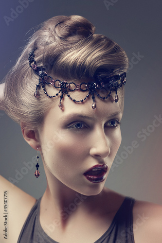 Photo: Bright fashion beauty girl - fantasy, glamour and accessories Bright fashion beauty girl - fantasy, glamour and accessories