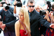 Maintaining a beautiful pose at all times - Red Carpet Etiquette