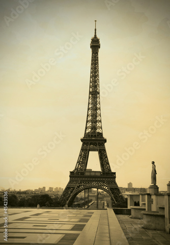 Free Eiffel Tower Picture Sepia on Eiffel Tower Sepia Vintage Retro Style    Earlytwenties  45423536