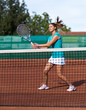 Foto: Young woman playing tennis Young woman playing tennis