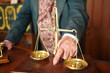 Foto: Weighing gold Weighing gold