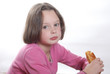 Foto: A young girl eating a bun A young girl eating a bun