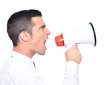 homme criant avec mégaphone