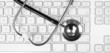 Stethoskop und Tastatur