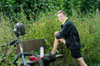 Moutainbiker wärmt sich auf