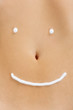 Creme Smiley auf dem Bauch