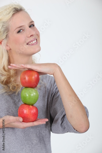 Photo: woman holding three apples woman holding three apples