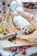 Frischer Christstollen zu Weihnachten